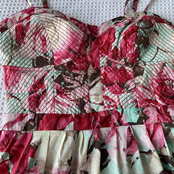 Beautiful floral dress - Picture 3 of 6